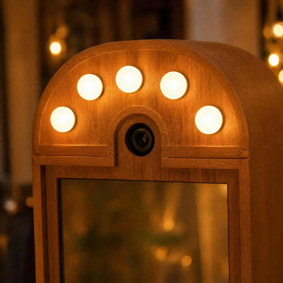 Détail du cadre en bois du Miroir Wood